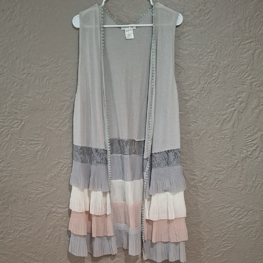 Paisley Vine Gray and White Top